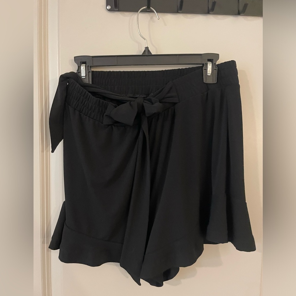 Black express dress shorts with tie bow
